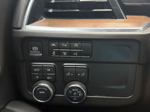 Used 2025 Chevrolet Tahoe High Country AWD/4WD image 53
