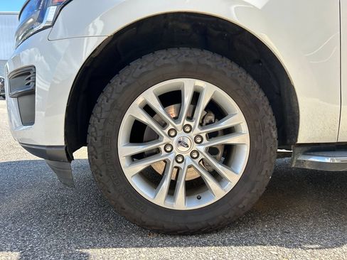 Used 2022 Ford Expedition XLT AWD/4WD image 7