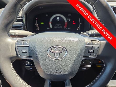 Used 2025 Toyota Camry SE FWD image 24
