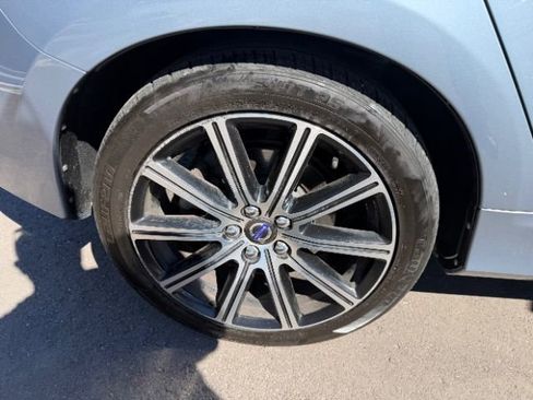 Used 2018 Volvo S60 T5 Inscription Platinum w/ Climate Package image 34