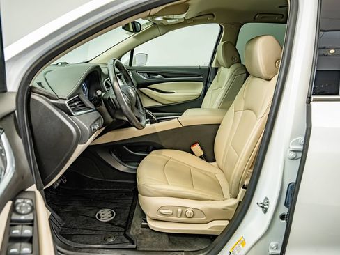 Used 2019 Buick Enclave Essence FWD image 32