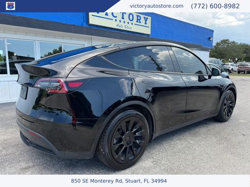 Used 2022 Tesla Model Y Long Range AWD/4WD image 3