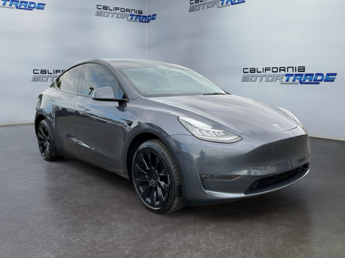 Used 2022 Tesla Model Y Long Range AWD/4WD image 3