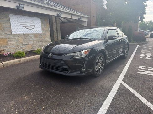 Used 2015 Scion tC FWD image 3