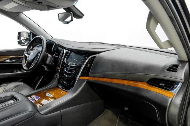 Used 2020 Cadillac Escalade 2WD image 19
