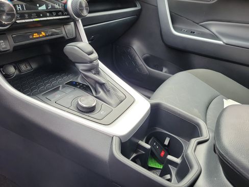 Used 2025 Toyota RAV4 XLE image 29