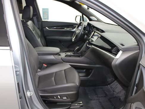Used 2025 Cadillac XT6 Premium Luxury image 31