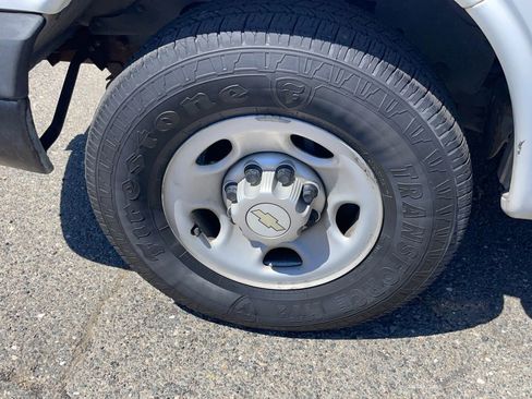 Used 2013 Chevrolet Express 2500 RWD image 41