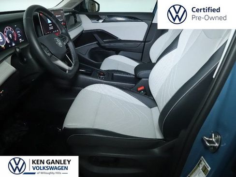 Used 2025 Volkswagen Tiguan SE AWD/4WD image 18