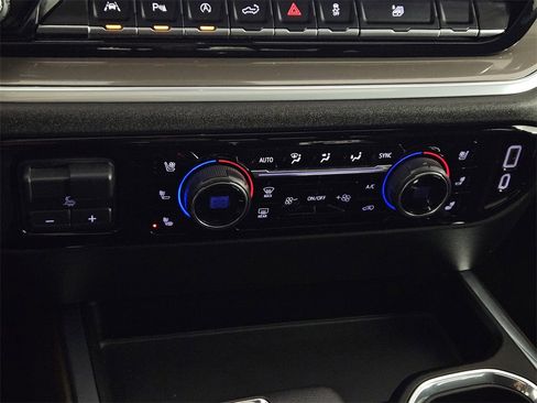 Used 2022 Chevrolet Silverado 1500 High Country w/ High Country Premium Package image 18