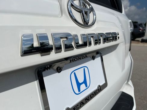 Used 2021 Toyota 4Runner SR5 AWD/4WD image 8