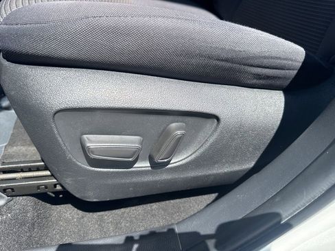 Used 2023 Toyota Highlander LE image 10