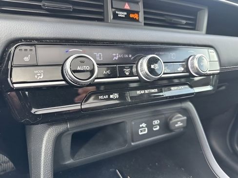 Used 2025 Honda Pilot Touring image 25