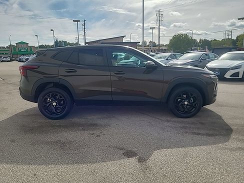 Used 2024 Chevrolet Trax LS w/ LS Convenience Package FWD image 7