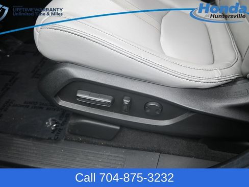 Used 2025 Honda Pilot EX-L image 21
