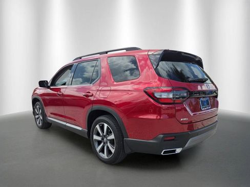Used 2025 Honda Pilot Touring image 5