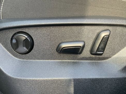 Used 2024 Volkswagen Atlas SE image 19