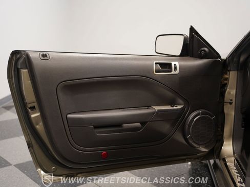 Used 2005 Ford Mustang GT image 37