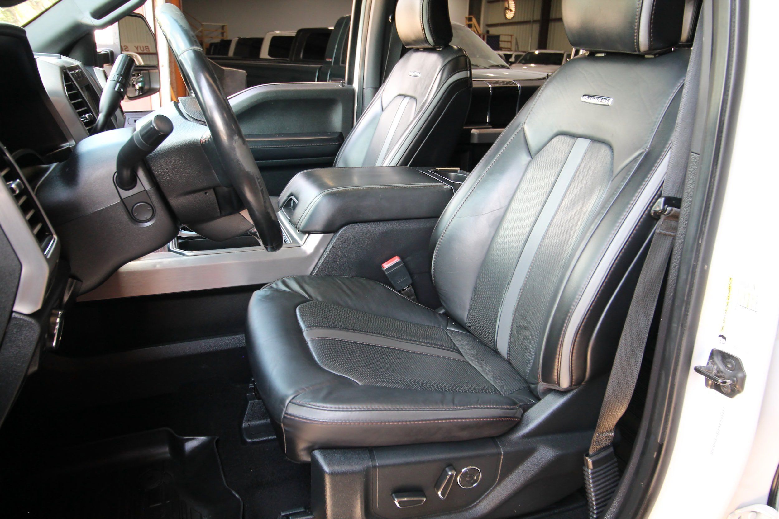 Used 2019 Ford F350 Platinum w/ Platinum Ultimate Package AWD/4WD image 25