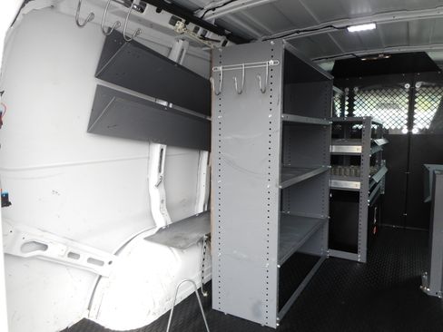 Used 2016 Chevrolet Express 2500 RWD image 17