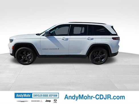 Used 2023 Jeep Grand Cherokee Limited w/ Black Appearance Package AWD/4WD image 8