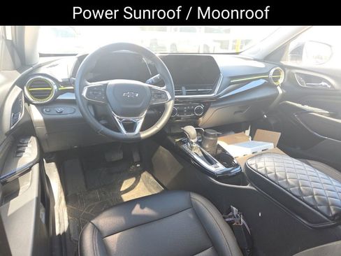 Used 2024 Chevrolet Trax ACTIV w/ Sunroof Package FWD image 11