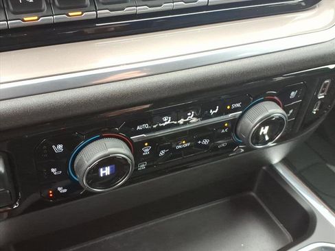 Certified 2022 Chevrolet Silverado 1500 High Country w/ High Country Premium Package image 11