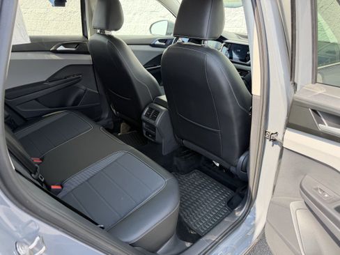 Used 2023 Volkswagen Taos SE w/ Panoramic Sunroof Package AWD/4WD image 29