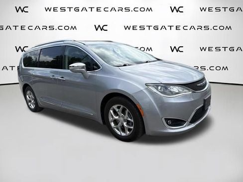 Used 2019 Chrysler Pacifica Limited FWD image 4