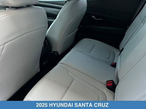 Used 2025 Hyundai Santa Cruz SEL AWD/4WD image 13