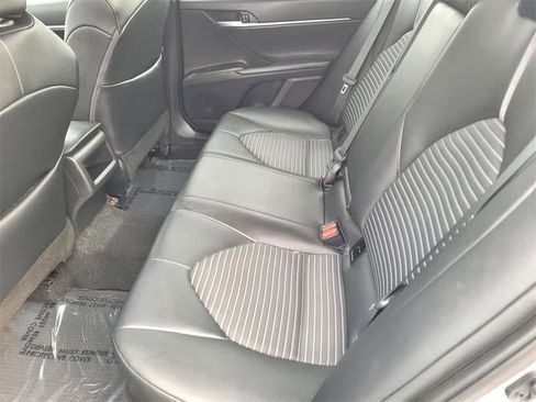 Used 2024 Toyota Camry SE image 11