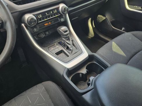 Used 2020 Toyota RAV4 XLE w/ Convenience Package FWD image 16