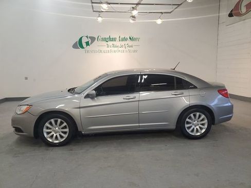 Used 2013 Chrysler 200 Touring FWD image 3