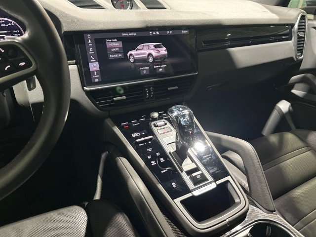Used 2021 Porsche Cayenne AWD/4WD image 4