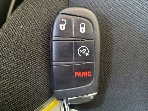 Used 2021 Jeep Renegade Latitude w/ Luxury Group I image 32