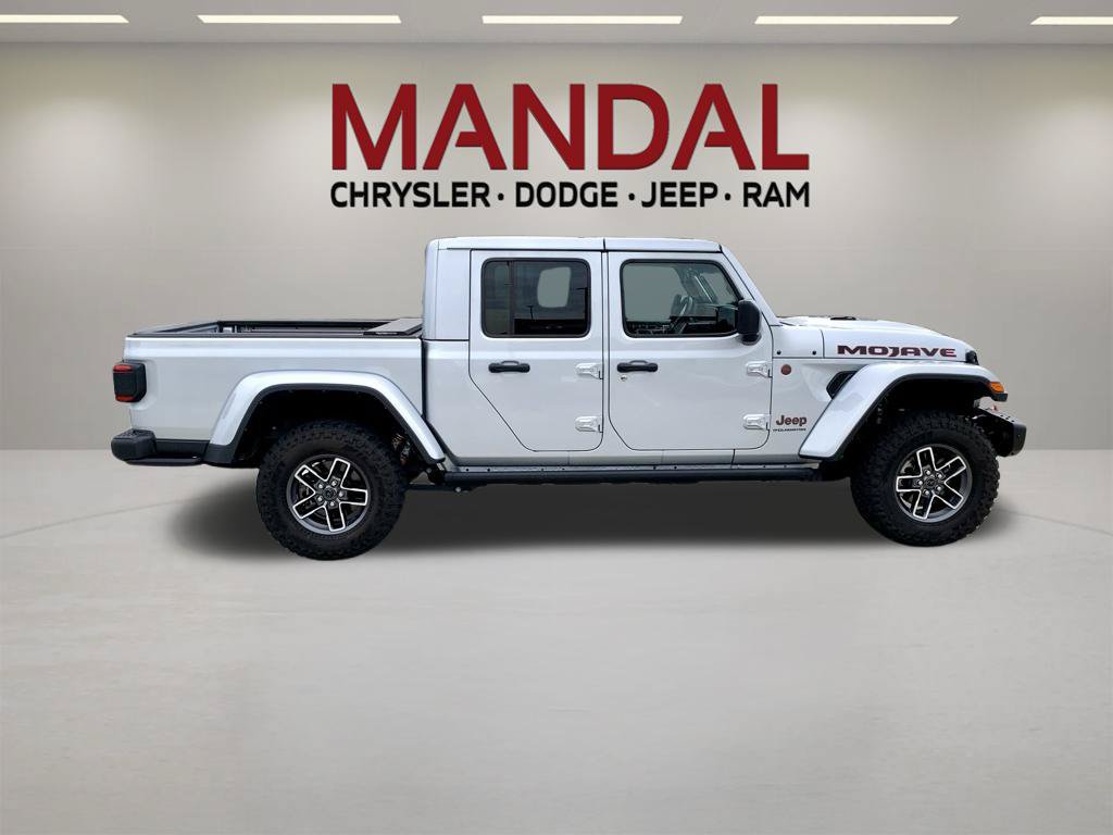 Used 2024 Jeep Gladiator Mojave AWD/4WD image 5