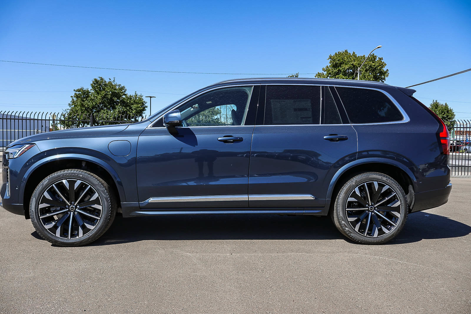 New 2026 Volvo XC90 T8 Plus w/ Protection Package Premier AWD/4WD image 7