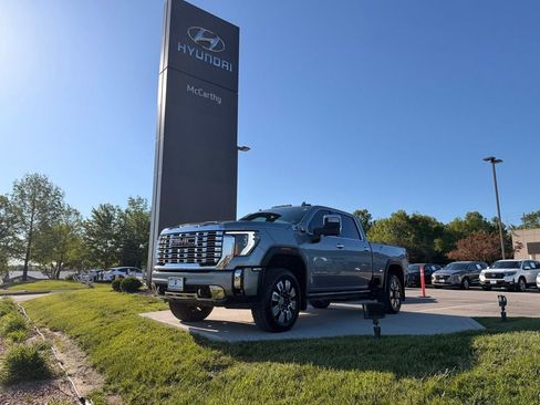 Used 2024 GMC Sierra 3500 Denali w/ Denali Reserve Package AWD/4WD image 1