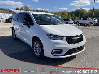 New 2026 Chrysler Pacifica Select AWD/4WD video 1