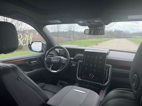 Used 2025 GMC Yukon XL Denali w/ Sun & Power Step Package image 24