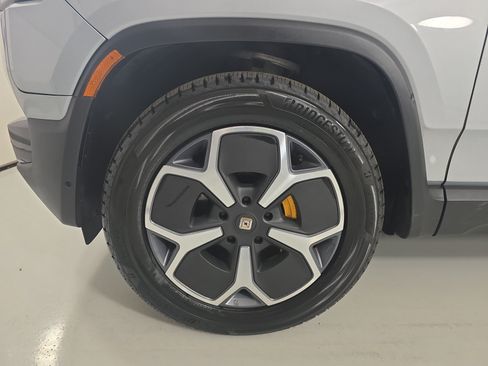 Used 2024 Rivian R1S Adventure AWD/4WD image 9