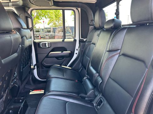 Used 2023 Jeep Gladiator Rubicon w/ LED Lighting Group AWD/4WD image 17