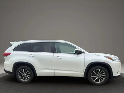 Used 2017 Toyota Highlander XLE w/ Carpet Mat Package