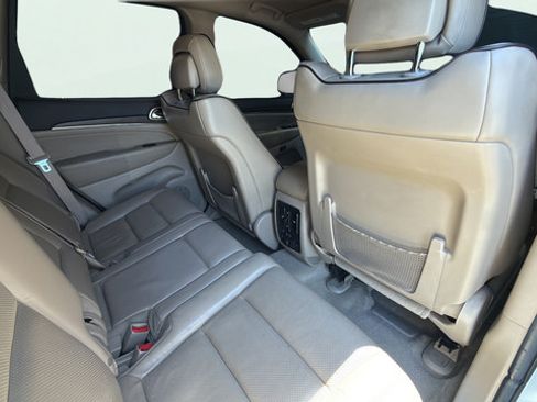 Used 2014 Jeep Grand Cherokee Overland AWD/4WD image 26