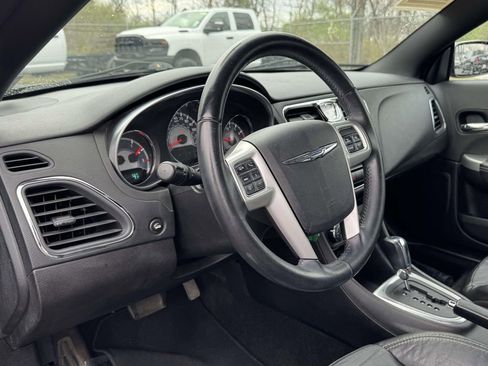 Used 2011 Chrysler 200 Limited FWD image 3