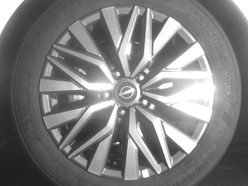 Used 2025 Nissan Altima 2.5 SV FWD image 12