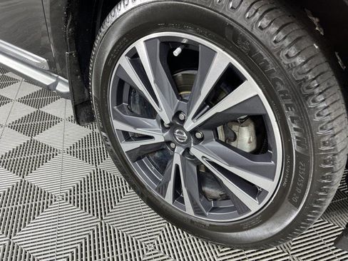 Used 2020 Nissan Pathfinder Platinum FWD image 12