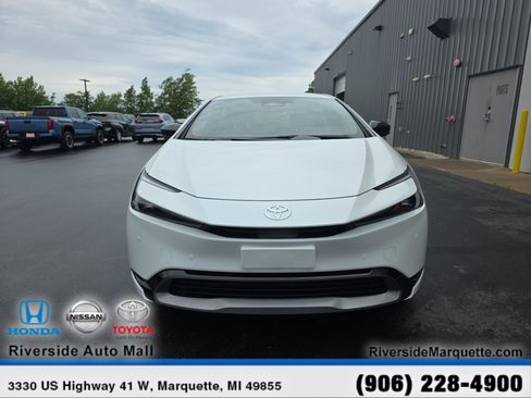 Used 2023 Toyota Prius XLE AWD/4WD image 2