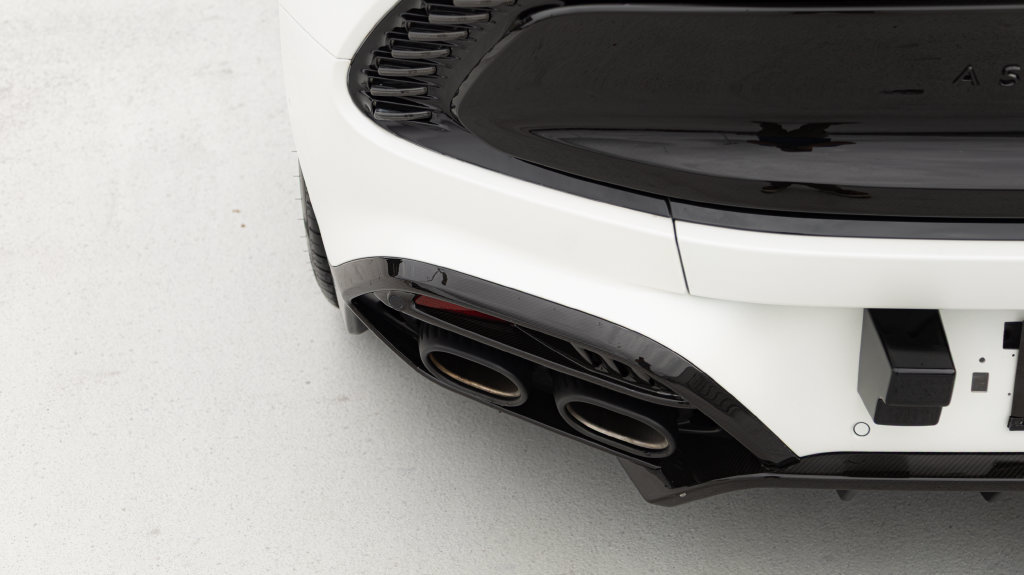 Used 2025 Aston Martin Vanquish RWD image 11