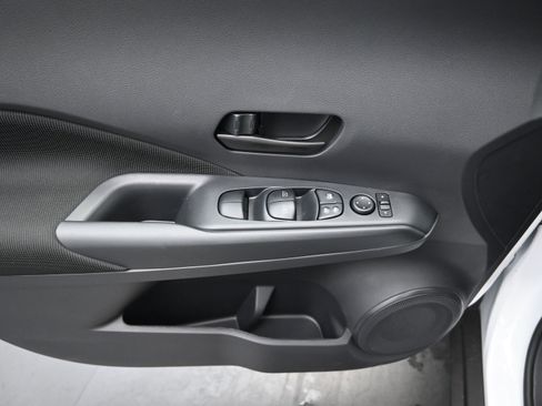 Certified 2025 Nissan Kicks Play S image 11